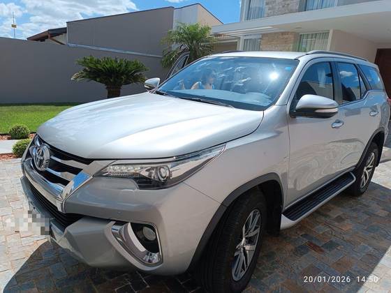 TOYOTA HILUX SW4 2.8 SRX 4X4 7 LUGARES 16V TURBO INTERCOOLER DIESEL 4P AUTOMÁTICO TOYOTA HILUX SW4 2.8 SRX 4X4 7 LUGARES 16V TURBO INTERCOOLER DIESEL 4P AUTOMÁTICO